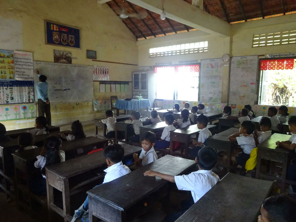 村の小学校の授業風景